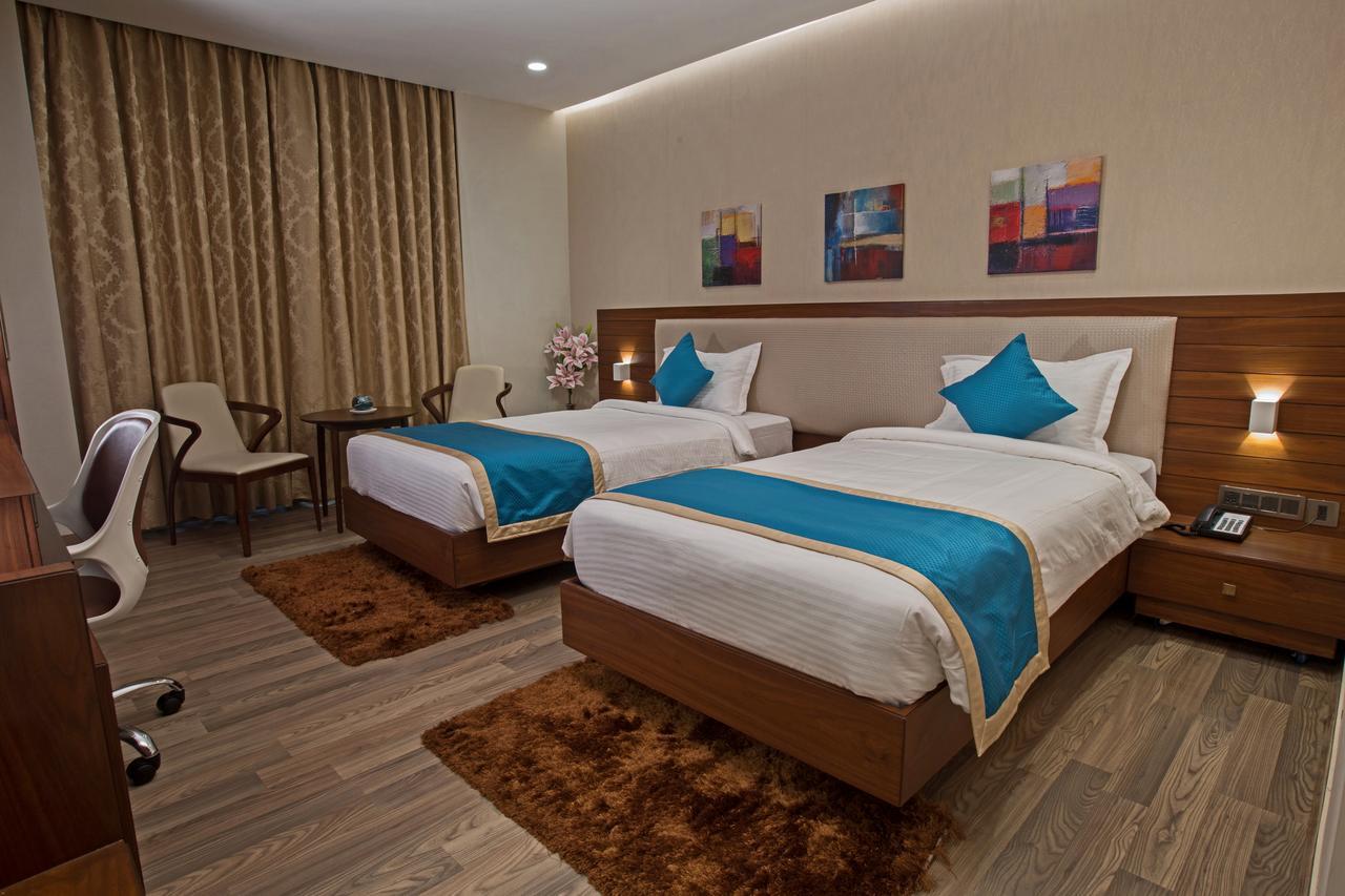 M Crown Hotel Shillong Exterior foto